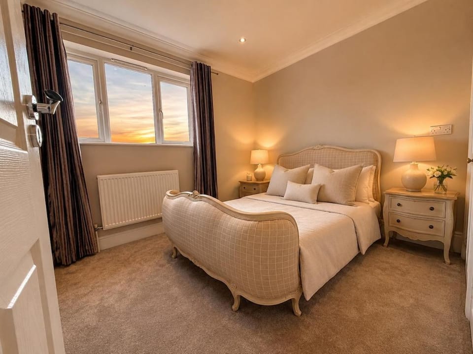 Charming 3 bed house at The Oyster Retreat, Tankerton, Whitstable and 200m from beach House in Whitstable