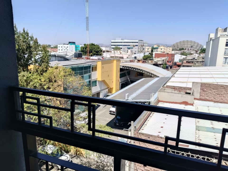 Property building, Day, Balcony/Terrace