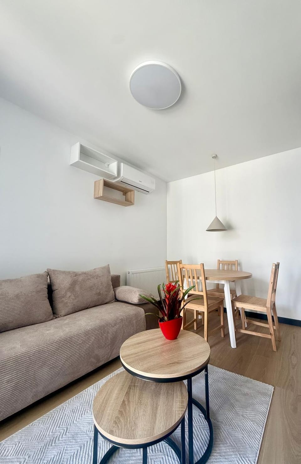 TV and multimedia, Living room, Seating area, Dining area, air conditioner