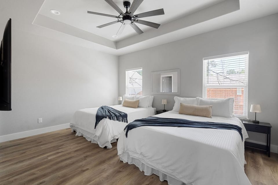 Stockyards Downtown Fort Worth Dickies Arena TCU Sleeps 16 House in Fort Worth