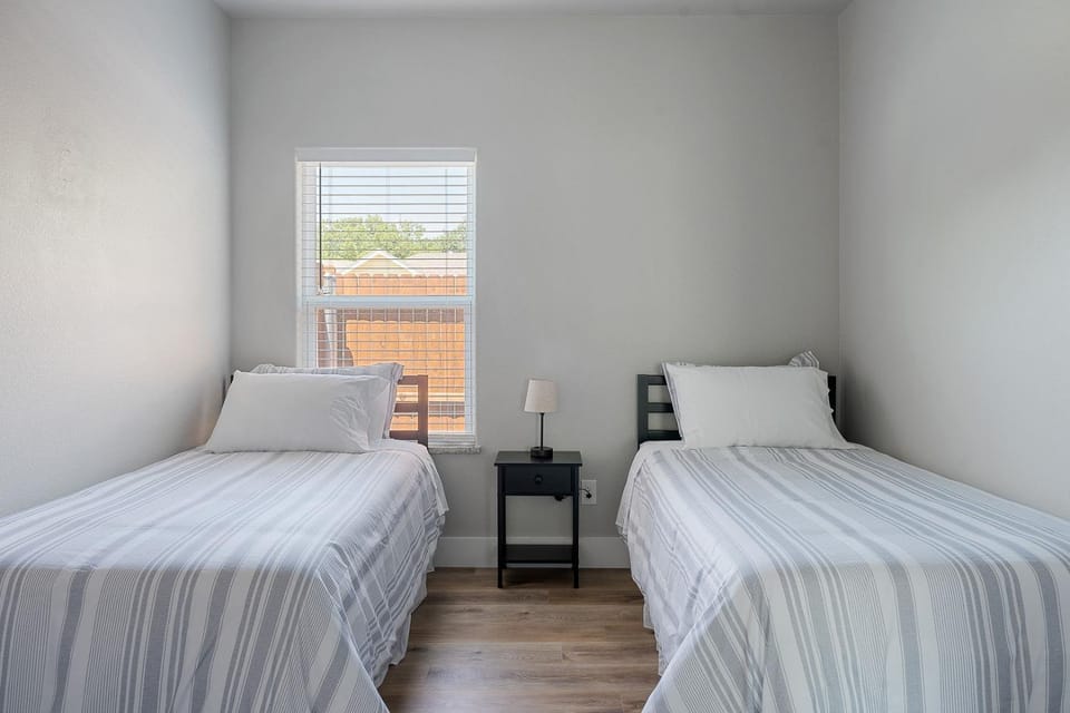 Stockyards Downtown Fort Worth Dickies Arena TCU Sleeps 16 House in Fort Worth