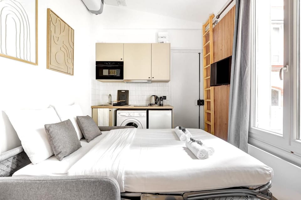 Petit Ecrin Chic & Design a Levallois Apartment in Levallois-Perret