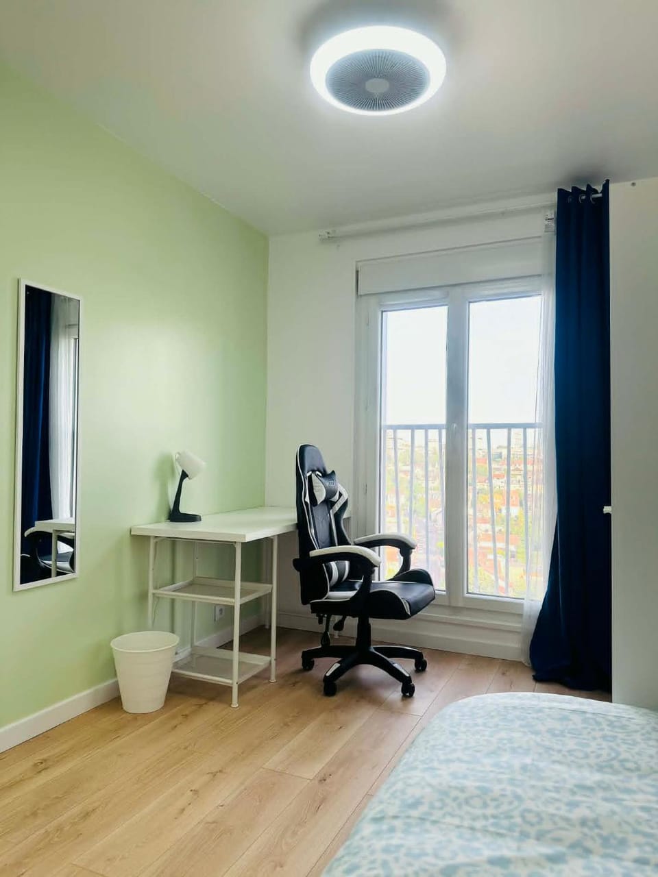 4 Parisian suburbs, 5-room apartment, room rental Apartment in Île-de-France