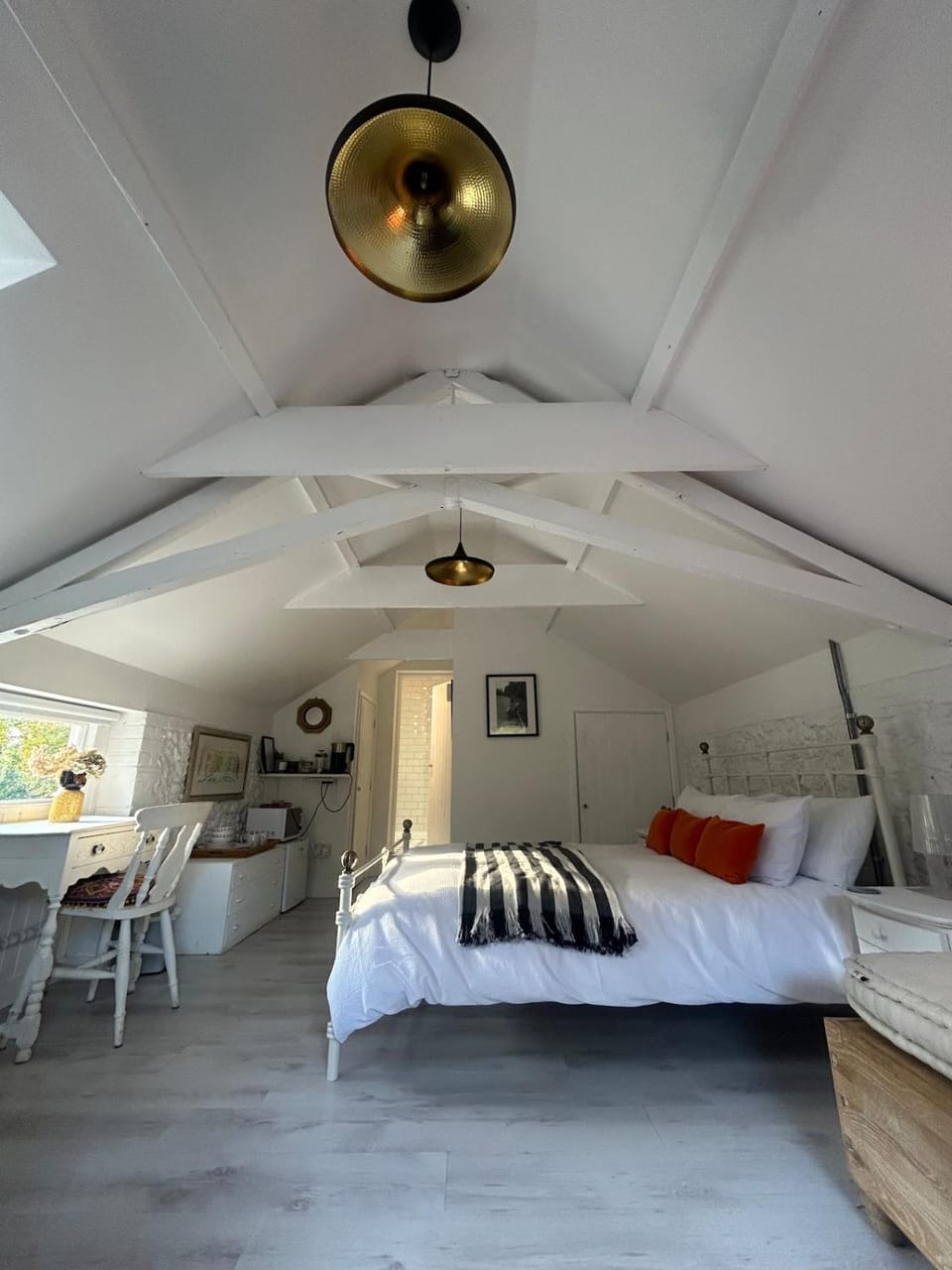 Stylish Cosy Loft - Countryside Stay - Quick Town Access - Free Parking Apartment in St Edmundsbury District