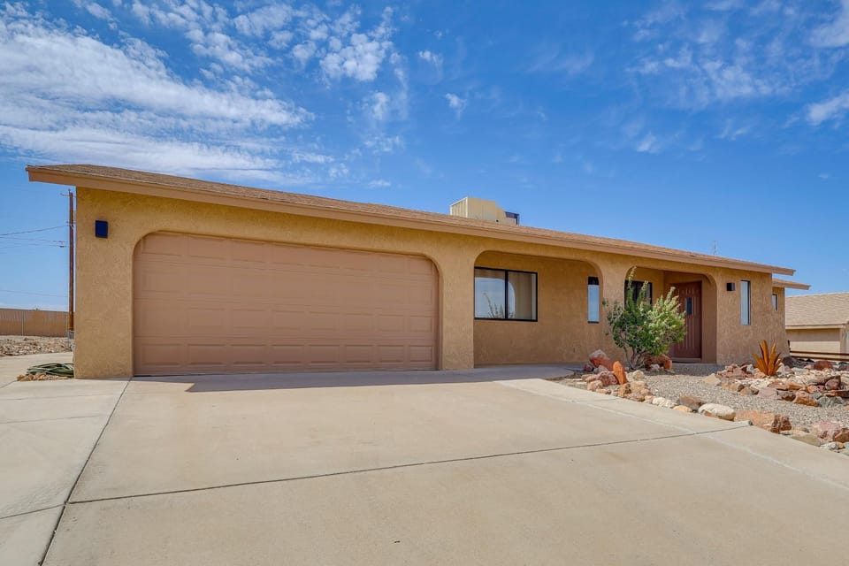 2 Mi to Lake Havasu & London Bridge! Desert Haven House in Lake Havasu City