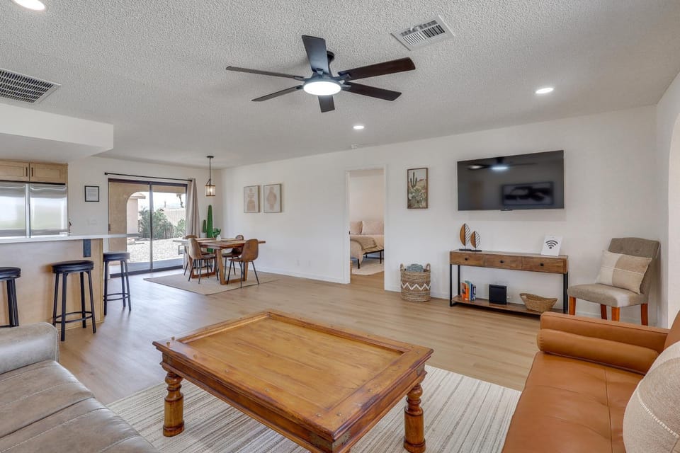 Remodeled Lake Havasu Home: 2 Mi to London Bridge House in Lake Havasu City