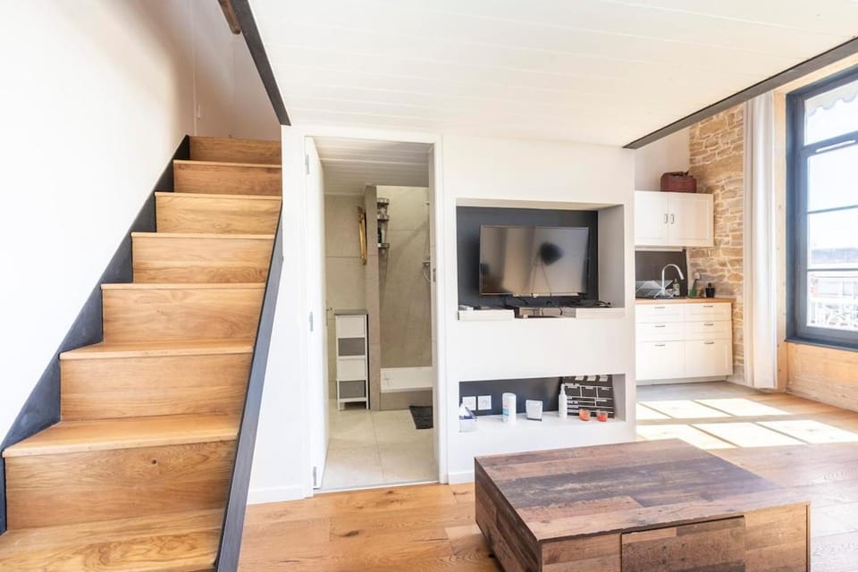 TV and multimedia, Kitchen or kitchenette