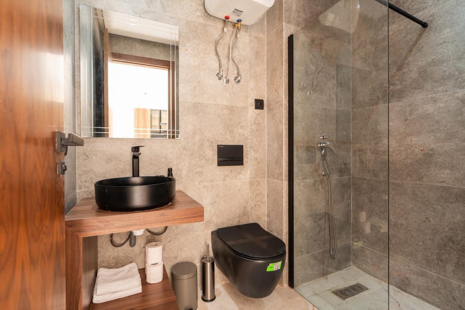Shower, Toilet, Bathroom, towels