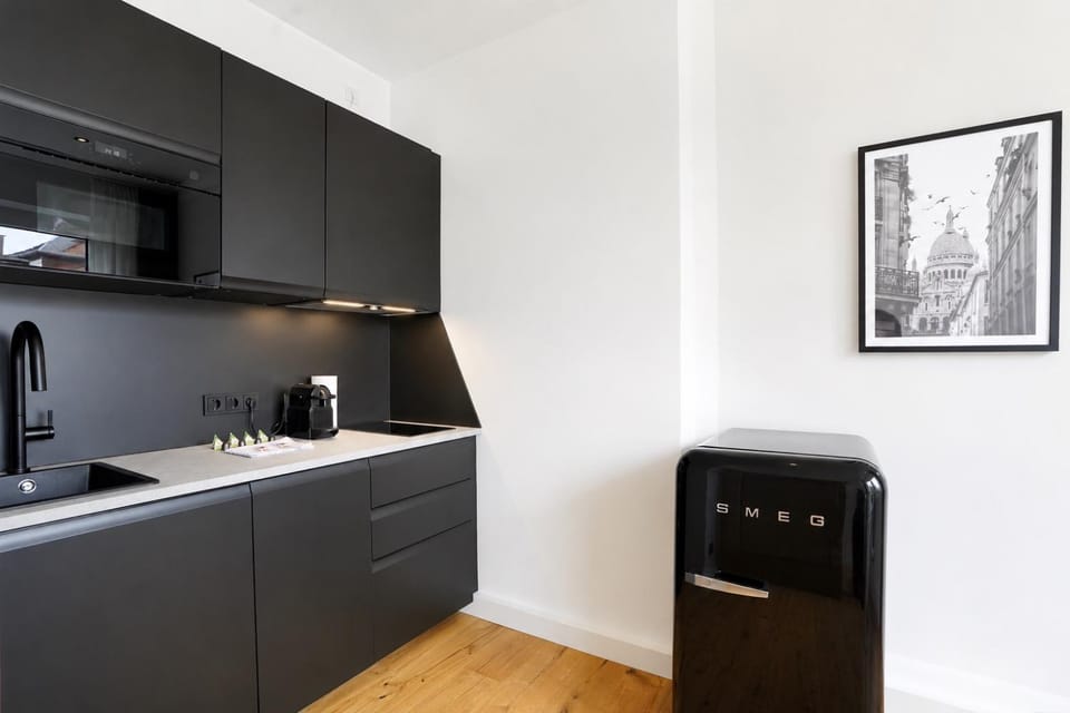 Coffee/tea facilities, Kitchen or kitchenette, stove, kitchen