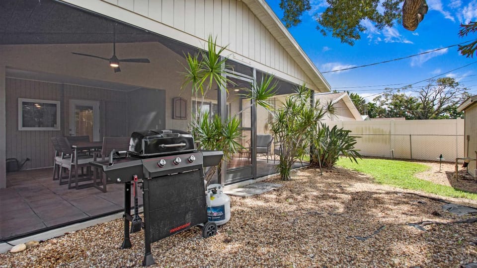 Three Palms Charming 3bed 2bath Getaway House in Naples Park