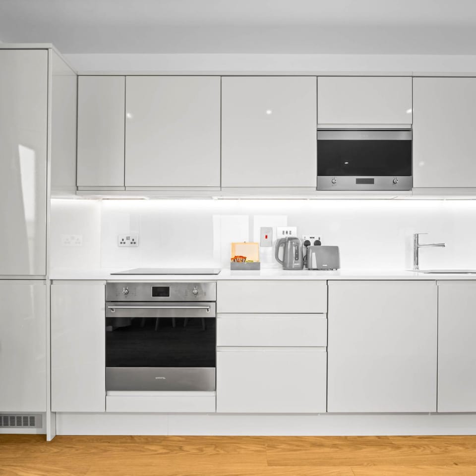 Kitchen or kitchenette, oven