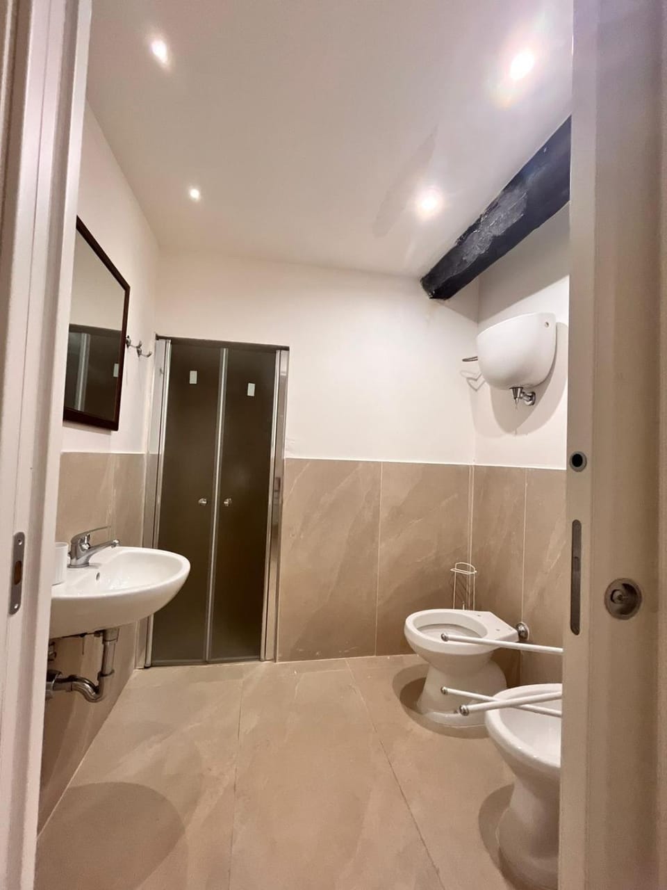 Shower, Toilet, Bathroom, bidet, towels