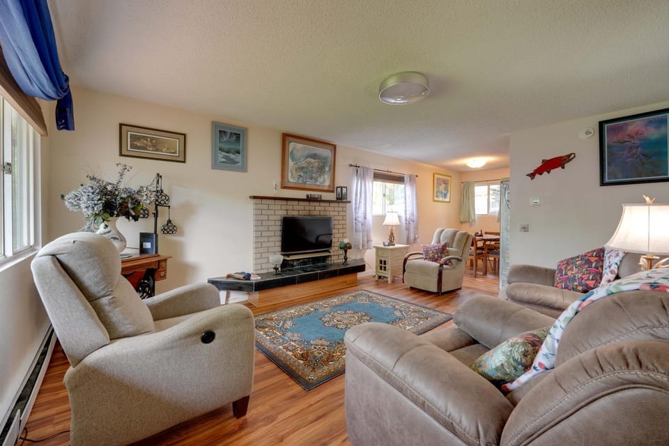 Family Friendly! Anchorage Haven w/ Private Yard Apartment in Anchorage