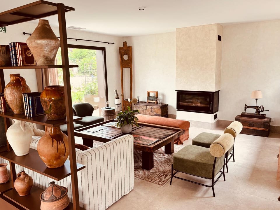 Living room, Lounge or bar