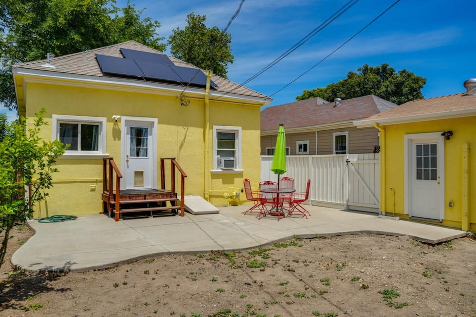 Walk to Dtwn! Tracy Extended Stay w/ Patio & Yard House in Tracy