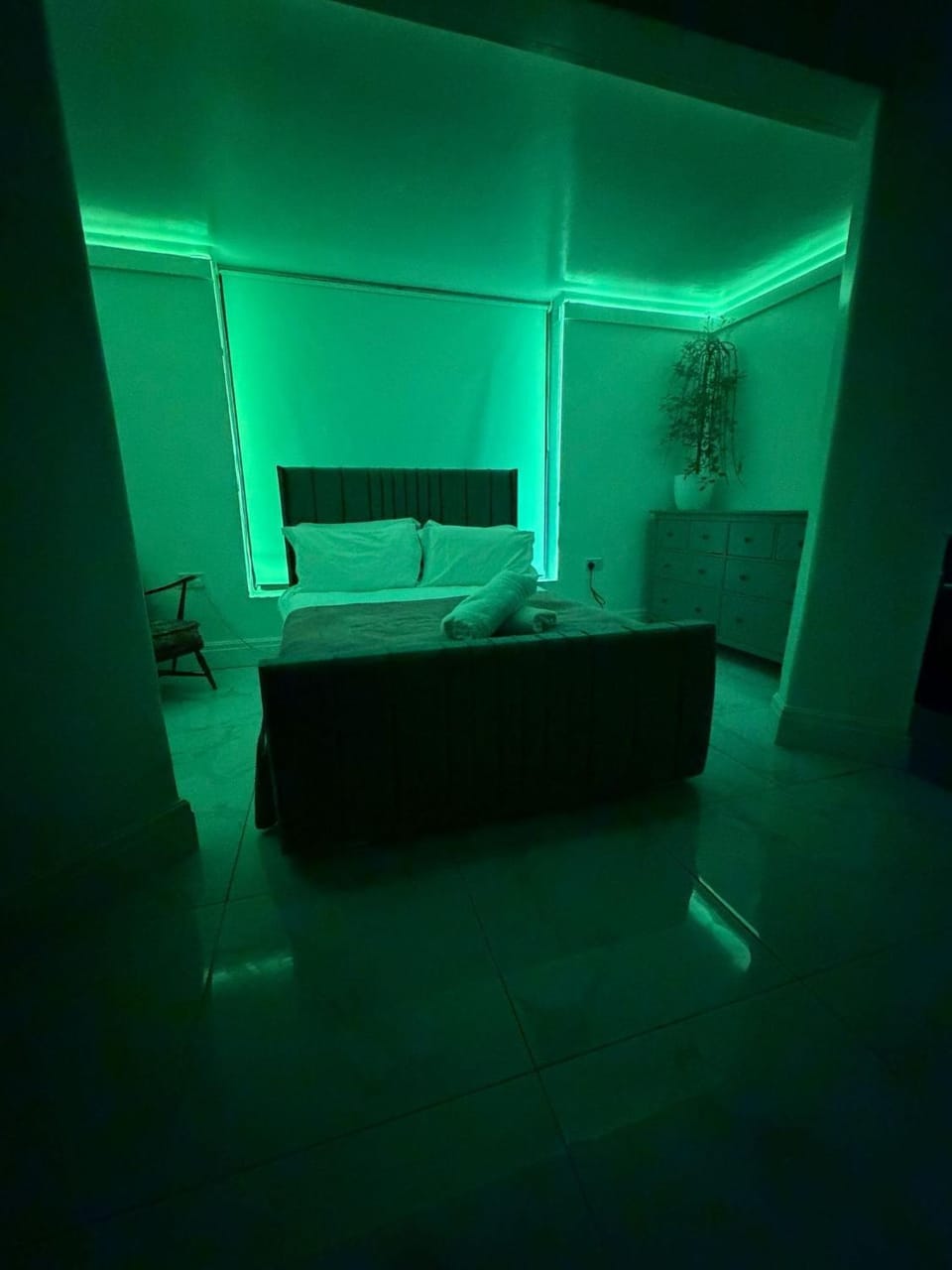 Bed, Photo of the whole room, Decorative detail, Seating area, Bedroom, towels