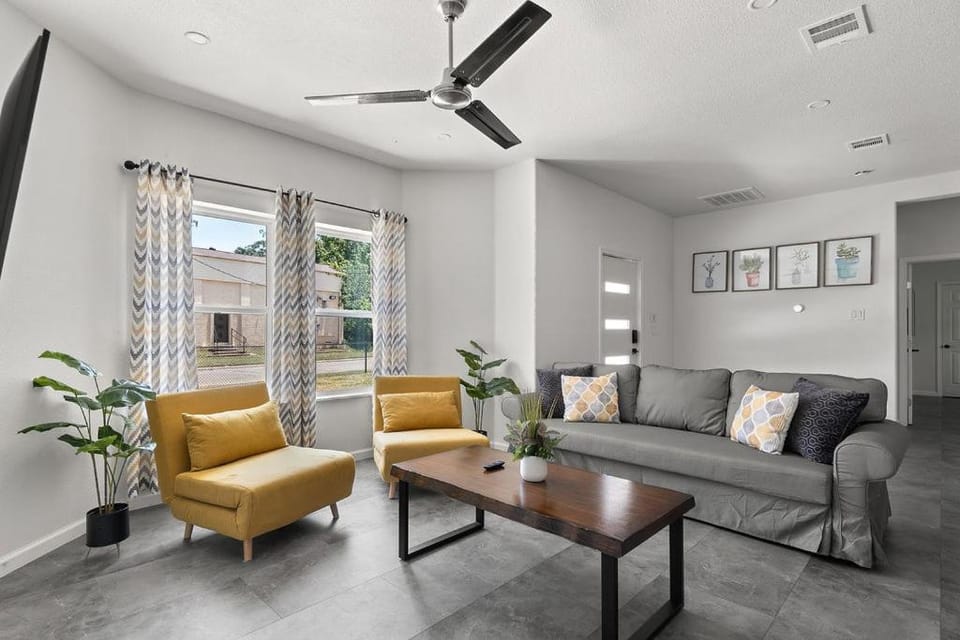 Budget-Friendly Home Deep Ellum Downtown Dallas Sleeps 16 House in Dallas