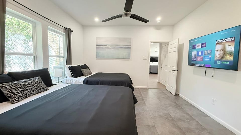 Budget-Friendly Home Deep Ellum Downtown Dallas Sleeps 16 House in Dallas