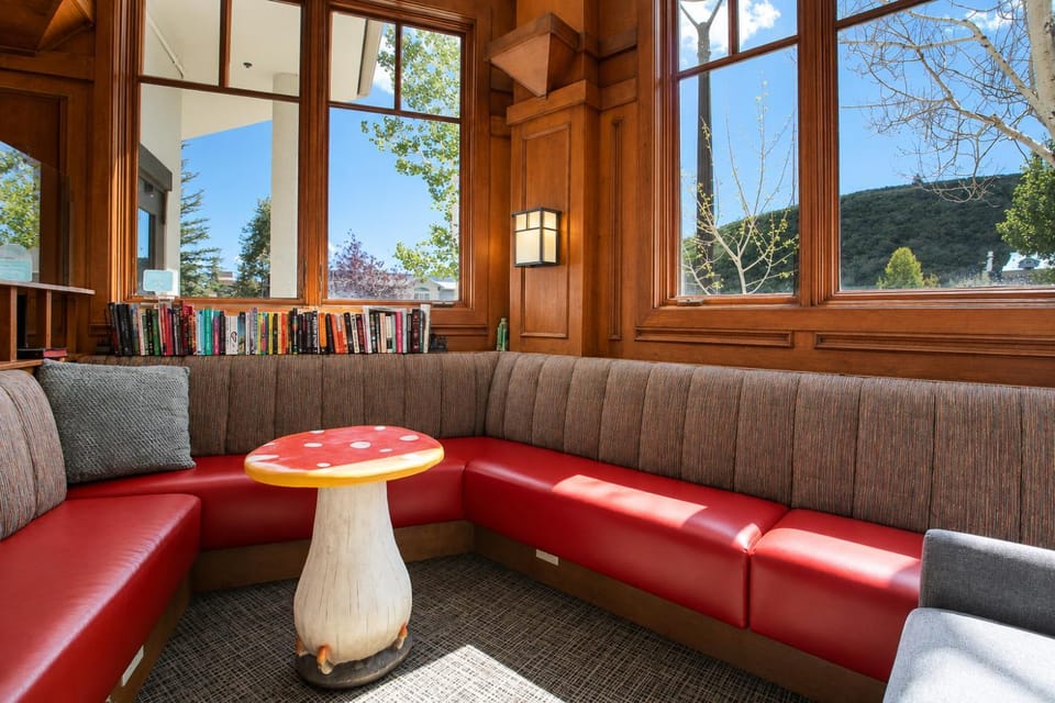 Communal lounge/ TV room