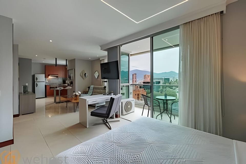 Provenza High Floor • Pool & Gym • Coworking Apartment in Medellin