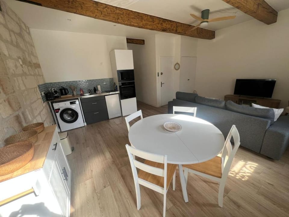 Dining area, kitchen