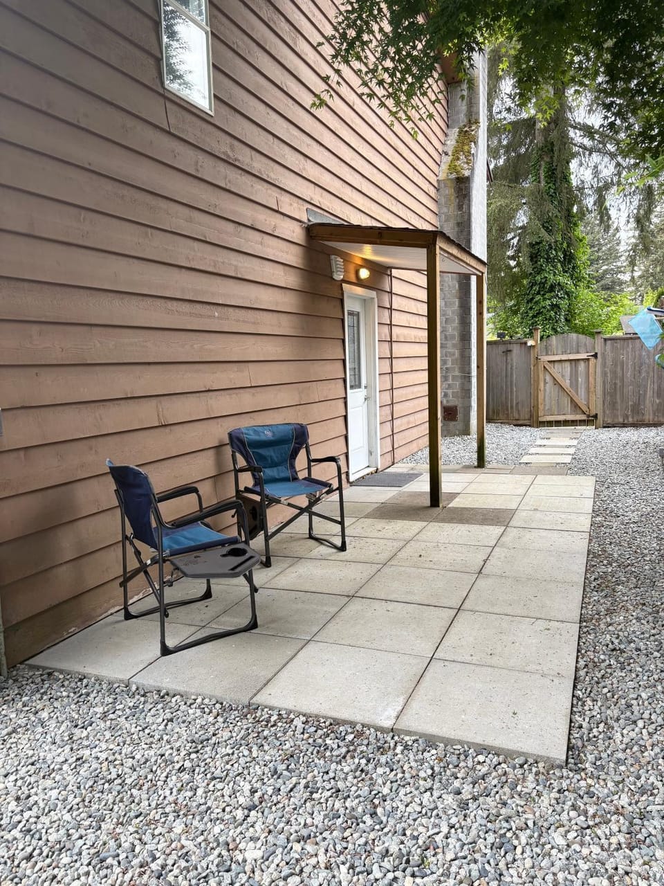 Brookswood Oasis - Guest suite,1 bedroom,1 den & 1 full bathroom Bed and Breakfast in Langley