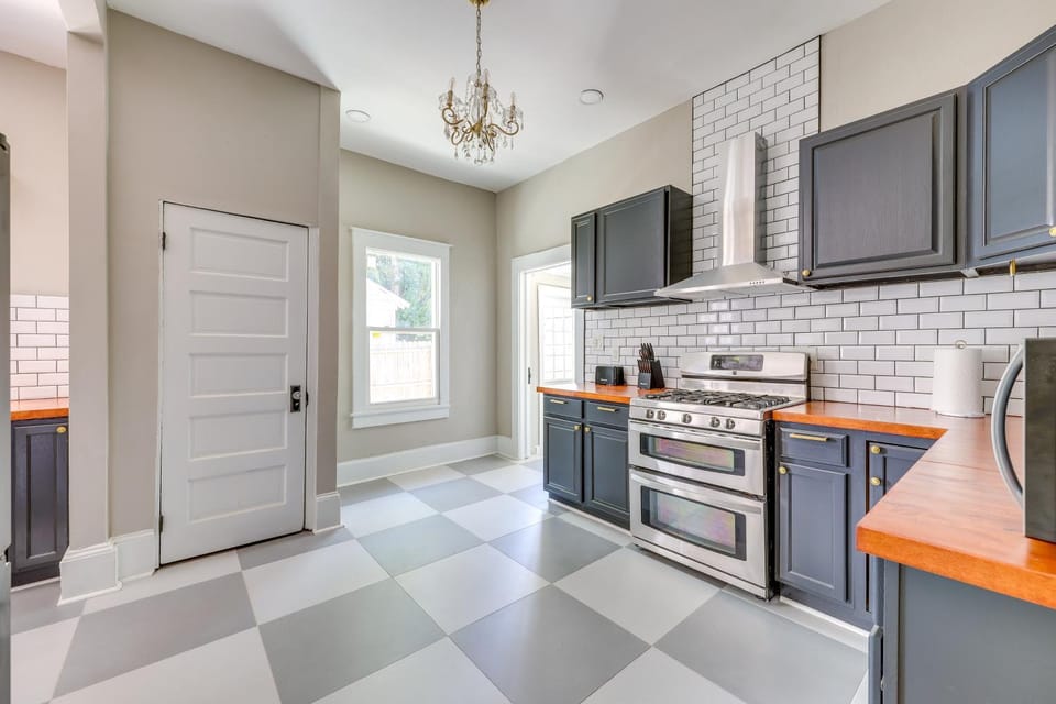 Walk to Parks & Dining! Historic Eustis Home House in Eustis