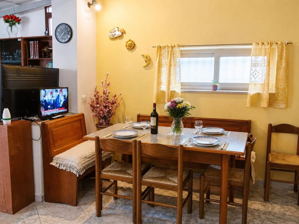 TV and multimedia, Kitchen or kitchenette, Dining area