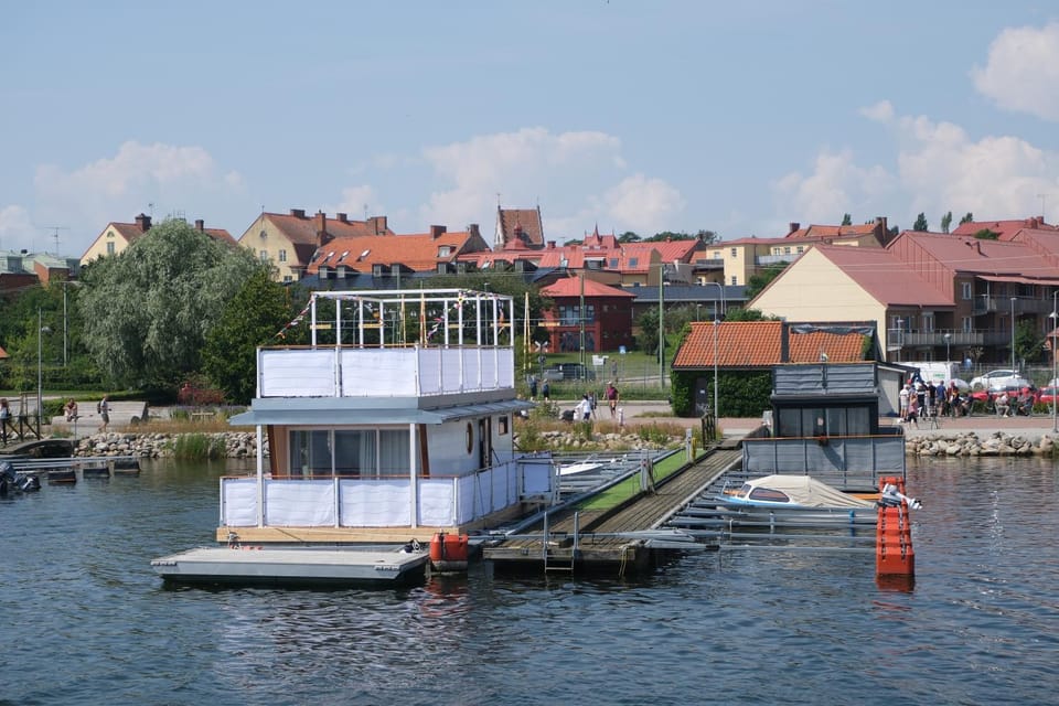 Property building, Day, Neighbourhood, Natural landscape, Activities, River view