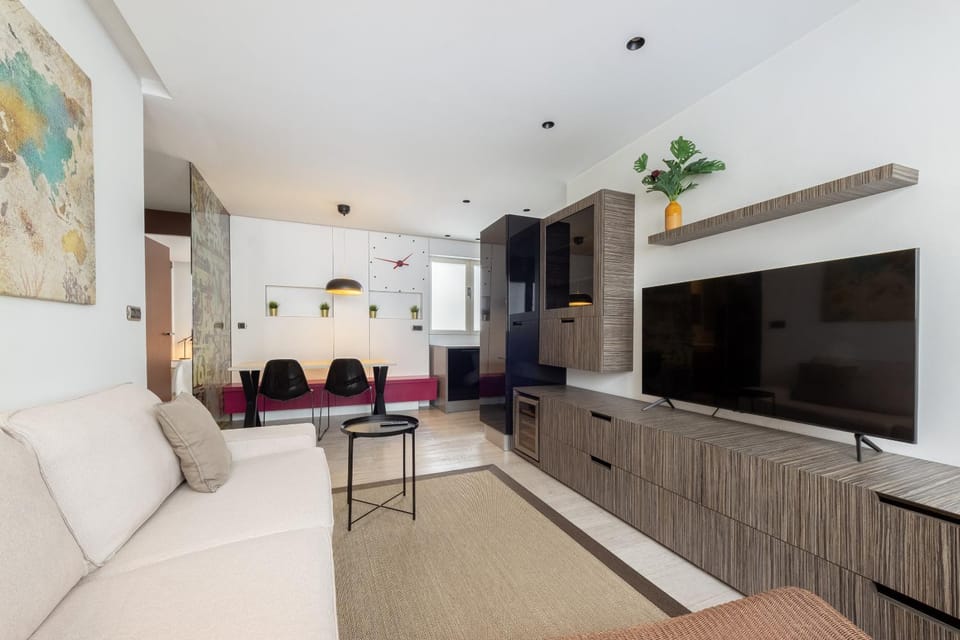TV and multimedia, Living room, Dining area