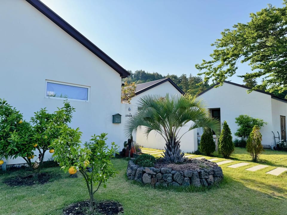 제주감성숙소 오르마레 Villa in South Korea