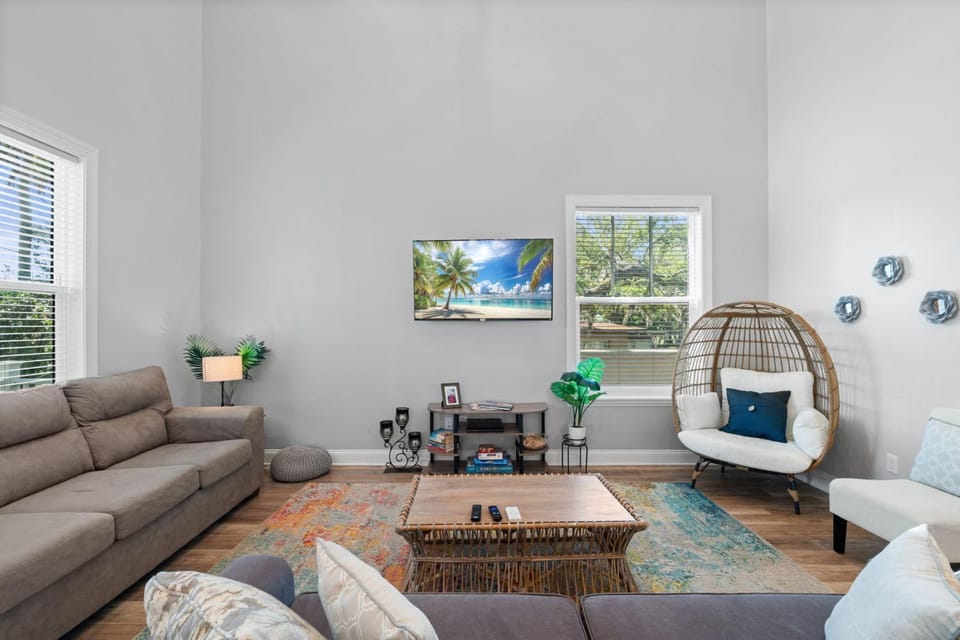 Villa Mojito Lakefront Home and APTs Sleeps 24 House in Saint Augustine