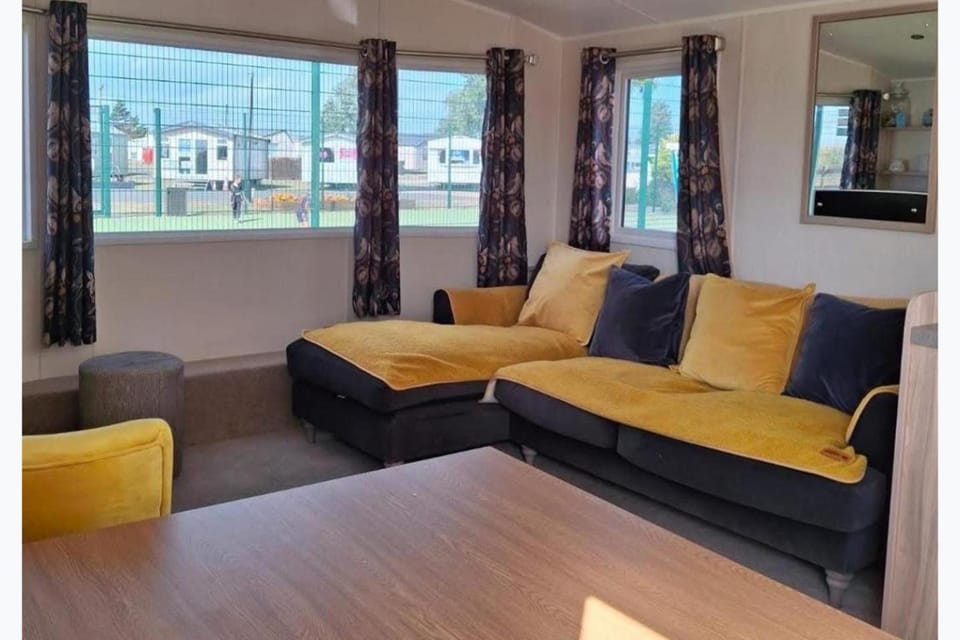 Neighbourhood, TV and multimedia, View (from property/room), Living room, furniture