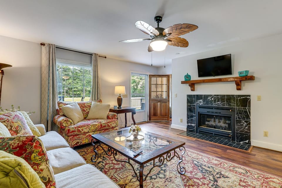 10-Acre Retreat w/ Hiking! Gateway to Holden Beach House in Lockwoods Folly
