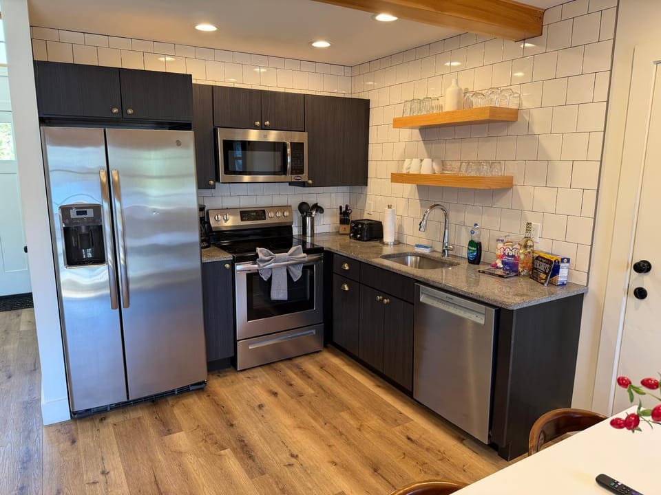 Deluxe Lodge Lakefront On Lake George #3 House in Queensbury