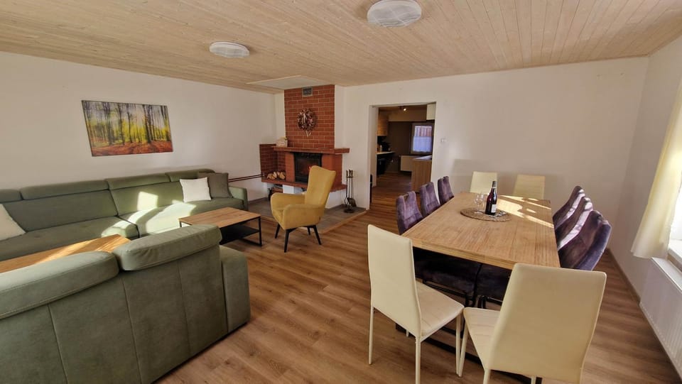 Communal lounge/ TV room