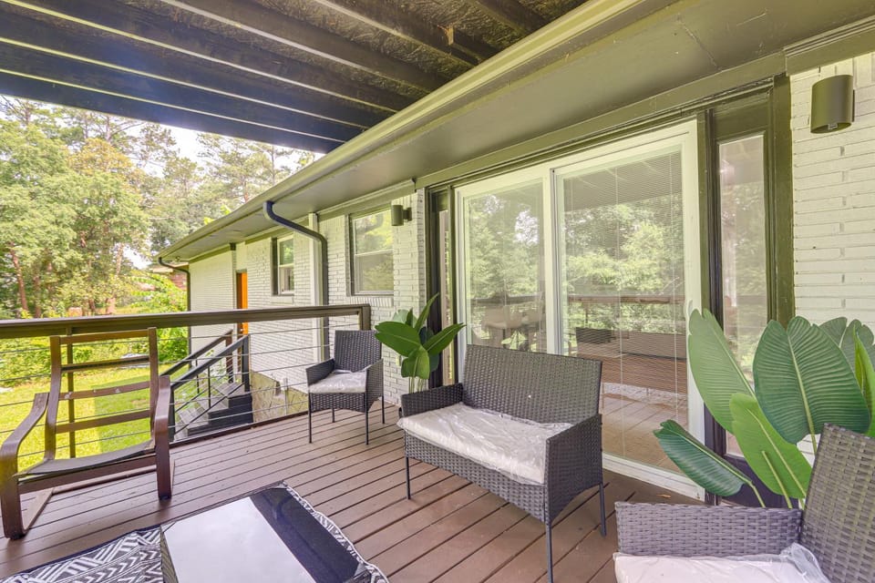 8 Mi to Dtwn ATL & Airport! Group Hub w/ Game Room House in East Point