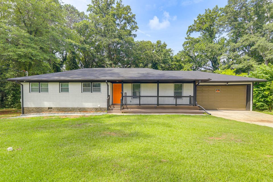 8 Mi to Dtwn ATL & Airport! Group Hub w/ Game Room House in East Point