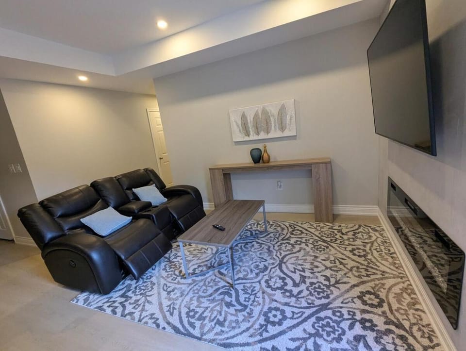 Modern Designer Suite Minutes to Thermëa Spa Apartment in Ajax