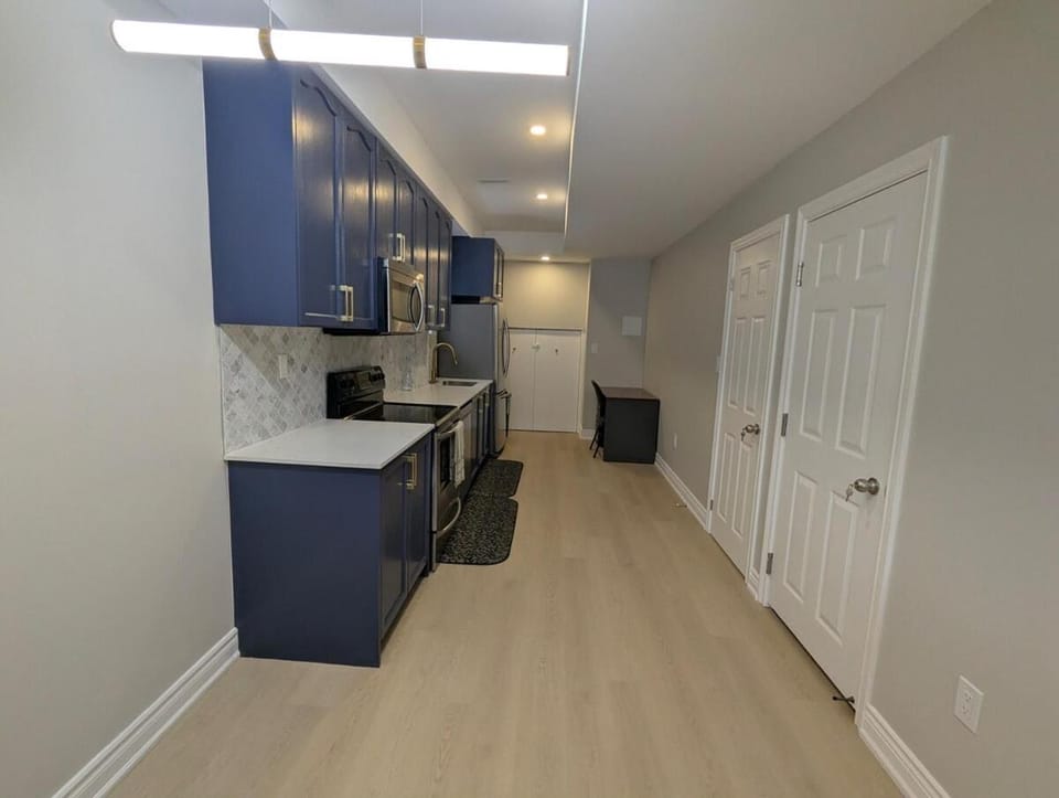 Modern Designer Suite Minutes to Thermëa Spa Apartment in Ajax