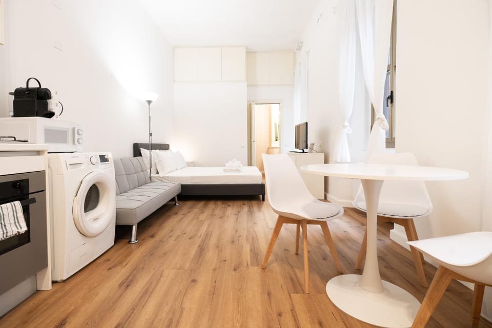 Urban Apartment in Milan Shopping Area, Metro M1 with Self Check-in Apartment in Milan