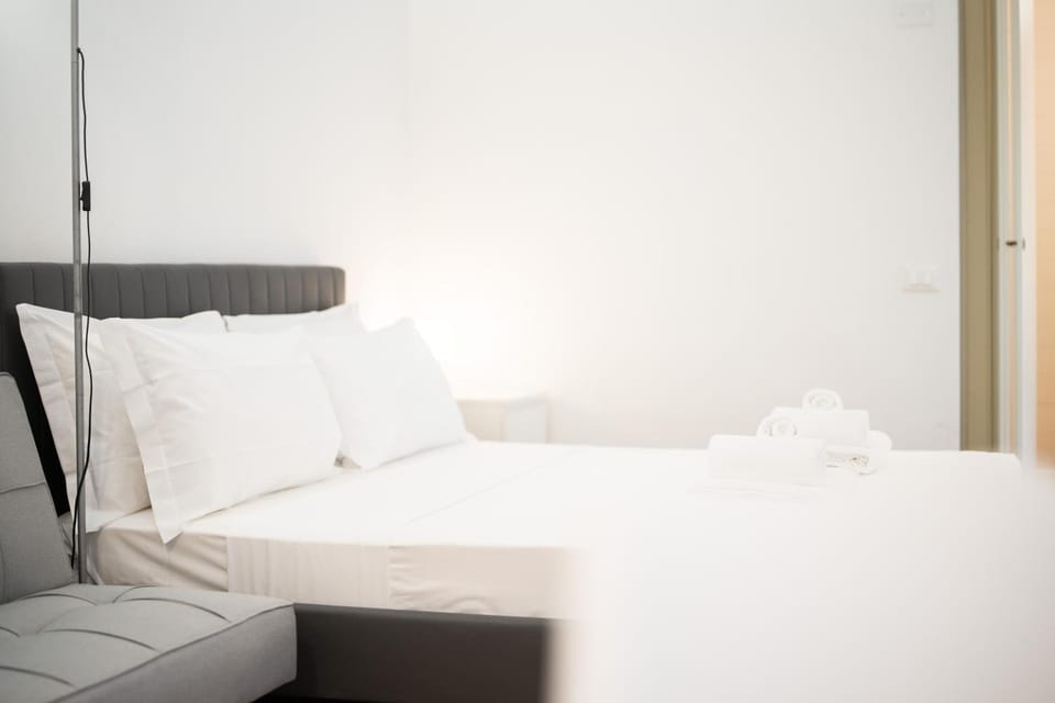 Urban Apartment in Milan Shopping Area, Metro M1 with Self Check-in Apartment in Milan