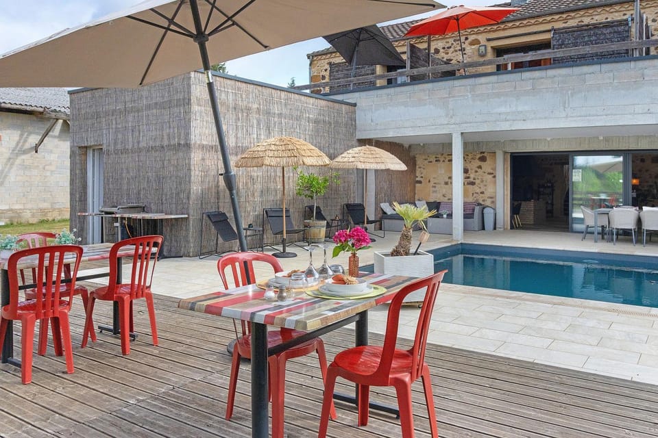 Property building, Balcony/Terrace, Living room