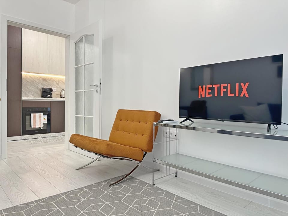 Communal lounge/ TV room, TV and multimedia, Seating area, Evening entertainment