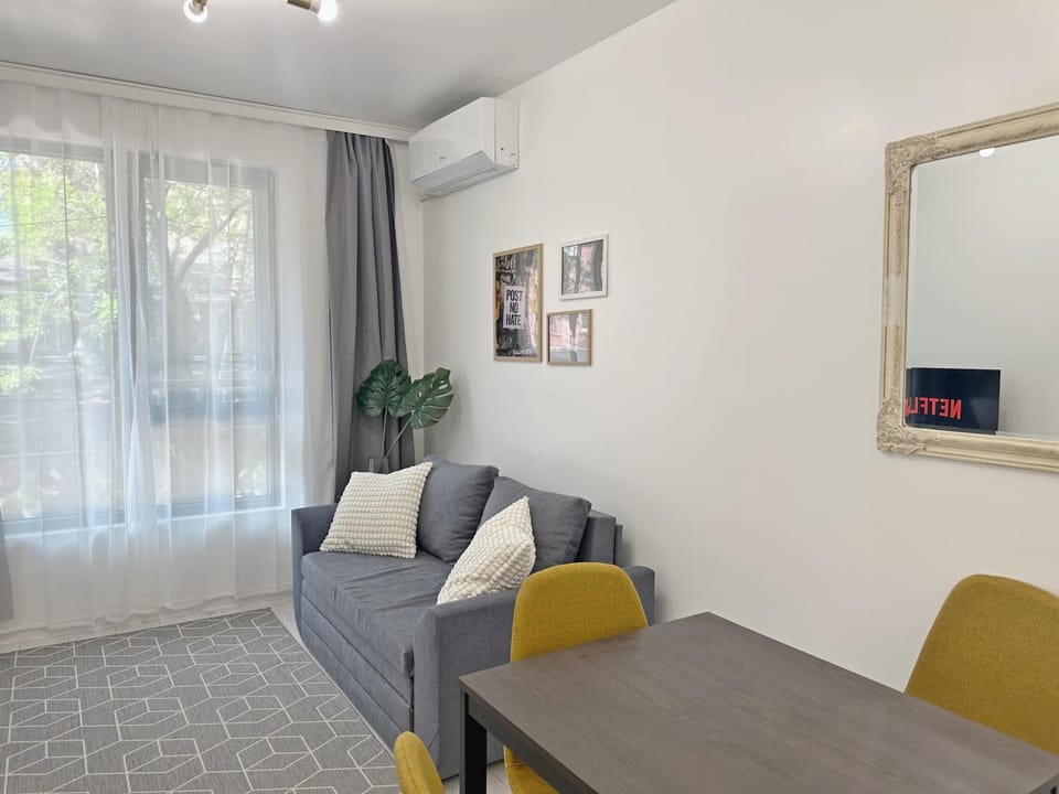 Living room, Seating area, air conditioner