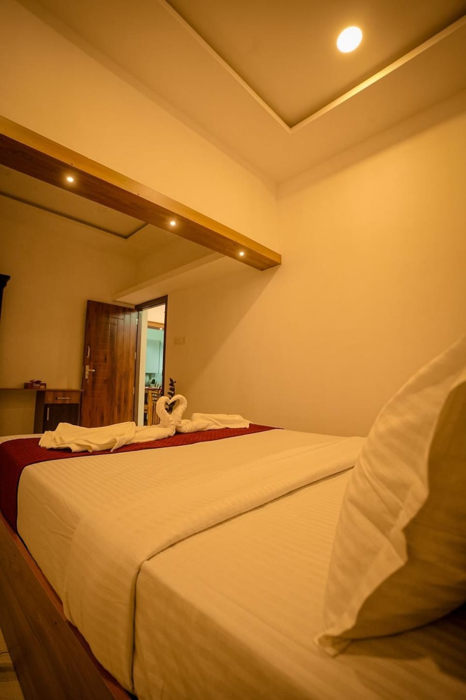 Bed, Photo of the whole room, Bedroom, towels