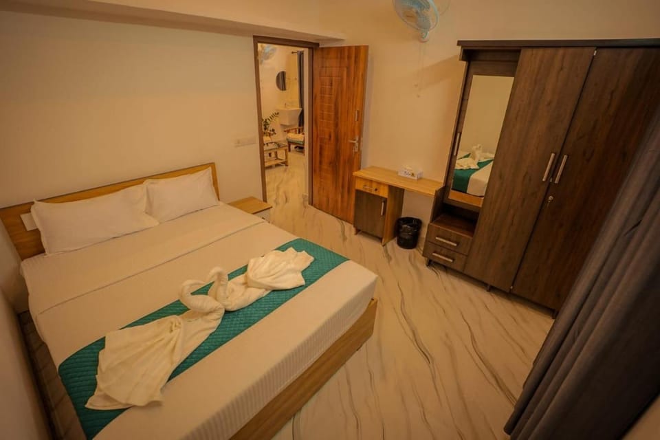 Bed, Photo of the whole room, Bedroom, towels, wardrobe