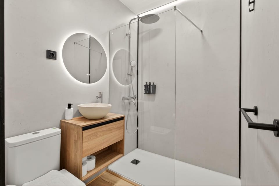 Shower, Toilet