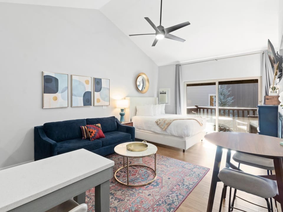 Bed, Living room