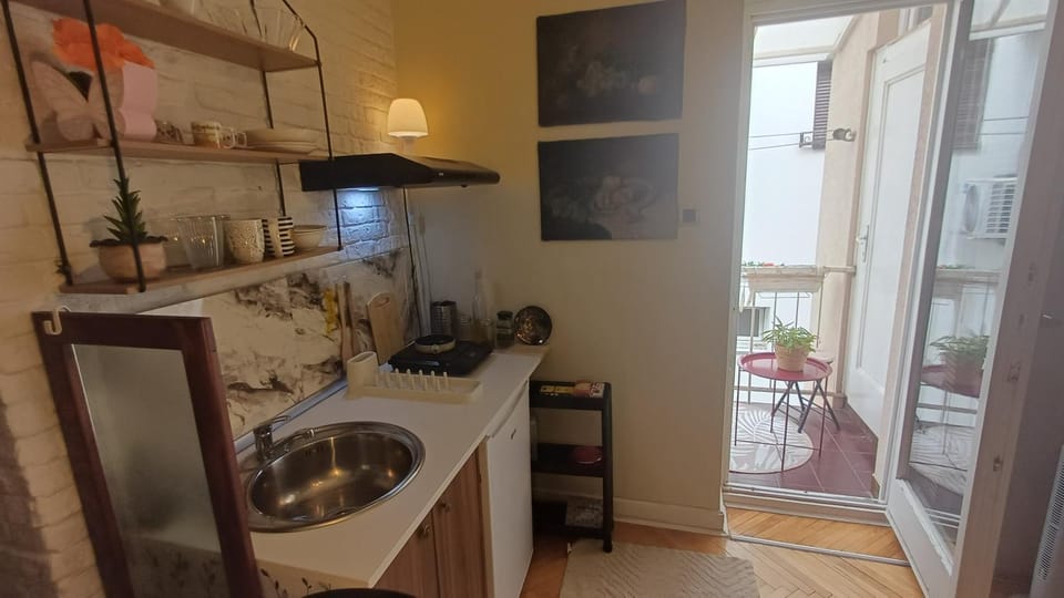 Balcony/Terrace, Kitchen or kitchenette, stove